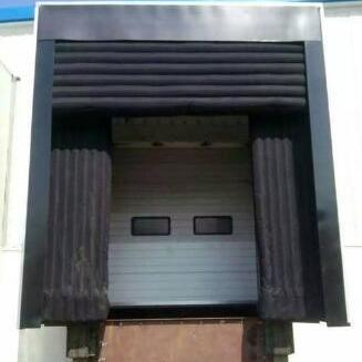 China Commercial Dock Door Shelter , Loading Dock Shelters 0.18-0.35kw Power for sale