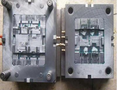 China Material del molde plástico NAK80/S136/H13 del moldeo por inyección del molde de encargo en venta