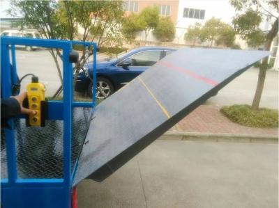 China 1500 kg Tail Lift Lorry For Cargo Loading And Unloading for sale
