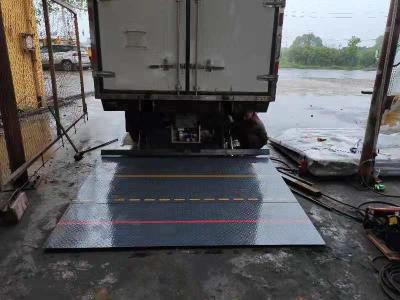 China Truck Mounted Tail Lift For Load And Unload Goods for sale