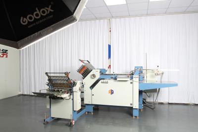 China Engrenagem que conduz a máquina automática da dobradura do papel com tela táctil à venda