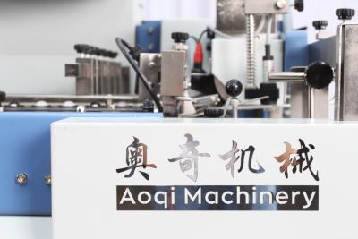 Chine machine complètement automatique de pliage de largeur de 530mm, type dossier de papier industriel d'entraînement de ceinture à vendre