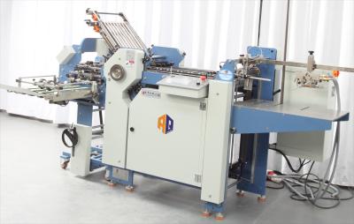 China La cruz de Max Speed el 180m/minuto dobla la máquina plegable de papel para la industria de impresión de los cosméticos en venta