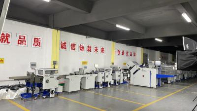 China Equipo de acabado exterior Máquina de plegado de folletos farmacéuticos para carpetas farmacéuticas en venta