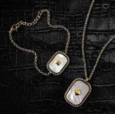 Chine Grand Tag 15.7'' Collier Et Bracelet En Acier Inoxydable Ensemble Fritillaire Blanc Incrusté à vendre