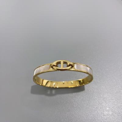 China bracelete aberto em ferradura do Fritillary branco da curvatura da pulseira de aço inoxidável do ouro 18K de 58x44mm à venda
