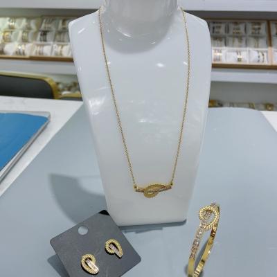 中国 Cowlyn Paper Clip Pearl Choker Necklace Silver Chain Chunky Link Handmade For Girls 販売のため