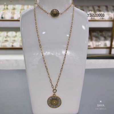 China Conjunto de joias de marca de luxo em aço inoxidável com padrão de sol colar pingente à venda