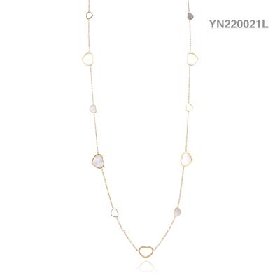 China Collar con colgante de corazón con incrustaciones de concha blanca Cadena de cuello largo de acero inoxidable dorado K en venta