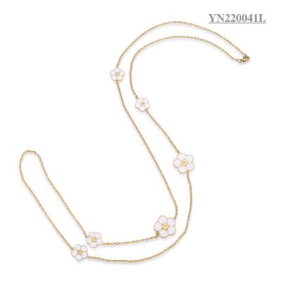 China Collar en capas de acero inoxidable de 65 cm Collar con colgante de flor apilable en venta