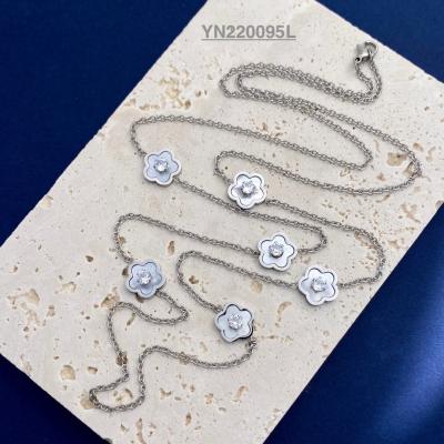 China Cadena de cuello largo con diamantes de imitación de ciruela de 6 piezas en venta