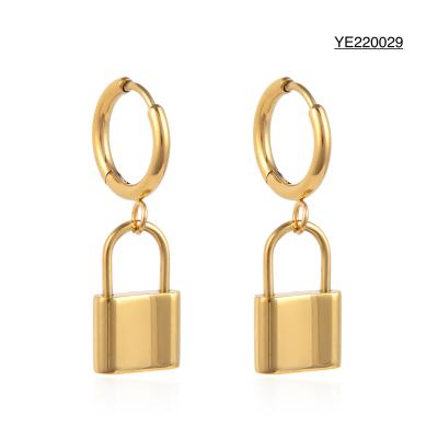 Chine Boucles d'oreilles pendantes en métal de serrure de cru d'or d'acier inoxydable de femmes de CE à vendre