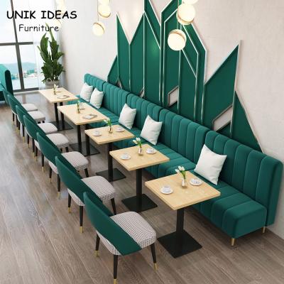 Chine La table de salle à manger et les chaises extérieures de restaurant de velours ont placé le tissu 160cm 180cm moderne à vendre