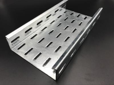 China Fabricantes 3000x400x2mm bandeja de cable perforado de acero galvanizado en venta