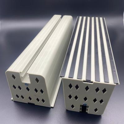 China Brackets de montaje del aire acondicionado antisismico de plástico blanco en venta