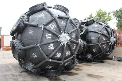 Chine Floating Yokohama Pneumatic Fender Sling Type And Tire Net For Ship To Dock à vendre