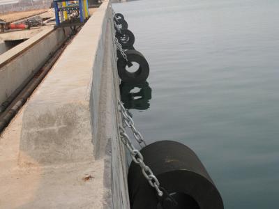 中国 さまざまな設置ゴム製円柱ボートのフェンダーの高エネルギーの吸収 販売のため