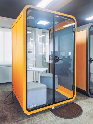 China Indoor Bespoke Mini Soundproof Booth Room With Splash Of Diverse Hues for sale