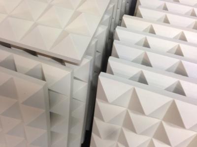 Cina I pannelli multiuso della schiuma della piramide suonano il peso leggero pratico d'inumidimento in vendita