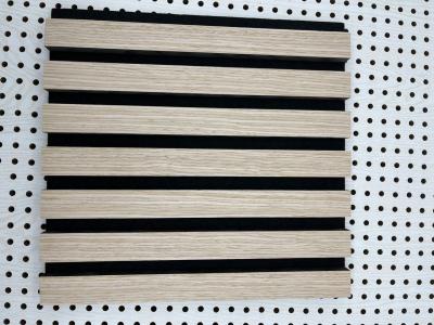 China Flame Fire Prevention acoustic wood slat panels 600*2700*21mm White color en venta