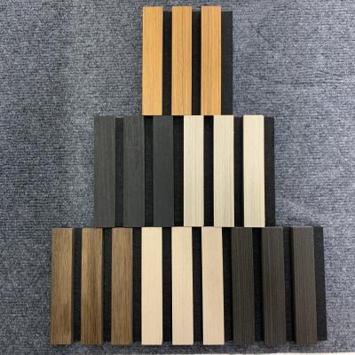 中国 Fire Retardant Slatted Acoustic Wood Veneer Wall Panels For Meeting Venue 販売のため
