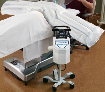 China Cobertor de aquecimento de corpo superior Sistema de controle de aquecimento de UTI Cirúrgico SMS Tecido Unidade de ar livre cor branco tamanho meio corpo à venda