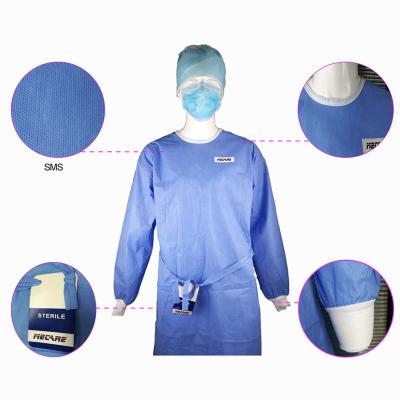 Chine Norme tricotée jetable imperméable de douille de manchette de vêtements de protection de Sms de robe chirurgicale à vendre