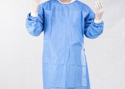 Chine Charge statique stérile jetable bleue de robe chirurgicale de 35g 45g SMS SMMS anti à vendre