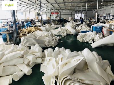 Cina Membrana antistatica del sacchetto filtro del poliestere 550GSM PTFE per il collettore di polveri in vendita
