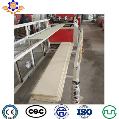 China 120 - 400Kg/H PE WPC Cladding Extrusion Machine PVC WPC Wall Panel Extrusion Line Te koop