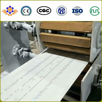 China 250 - línea tablero de la protuberancia del panel de techo del PVC de 600m m del techo del PVC que hace la máquina en venta