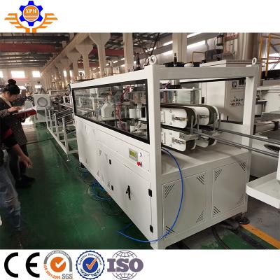 Chine Tube en plastique jumeau de PVC de boudineuse à vis de tuyau de machine en plastique d'extrusion faisant la ligne d'extrusion de machine à vendre