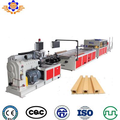 中国 400機械を作る500KG/H床WPCのプロフィールの放出ライン デッキのWpcのプラスチック木製のDeckingに 販売のため