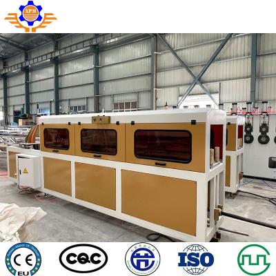 中国 装飾的な材料のための250のKg/Hポリ塩化ビニールUpvcの窓のプロフィールの放出機械二重ねじプラスチック押出機 販売のため