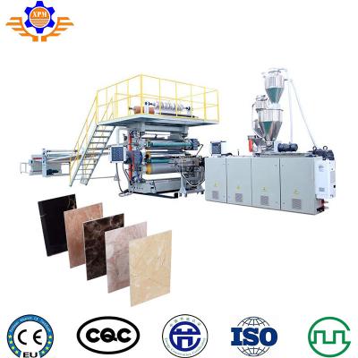 Chine Chaîne de production automatique de pierre de machine d'extrudeuse de PVC d'expulsion de profil de marbre artificiel de machine à vendre