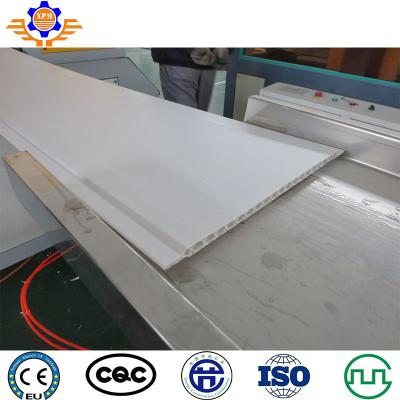 中国 SGS木製のプラスチック合成ポリ塩化ビニールの天井板の放出ライン窓のドアのWpcの壁パネル機械 販売のため