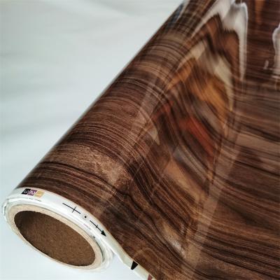 China Película de PVC Brillante Efecto de madera Película interior autoadhesiva para la piel de la puerta en venta