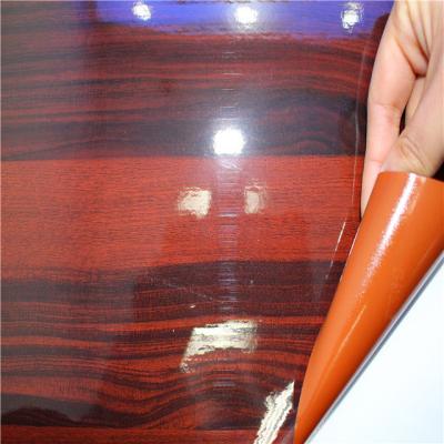 China Hochglänzende selbstklebende Kunststofffolie mit Holzeffekt 0,08 mm-0,15 mm zu verkaufen