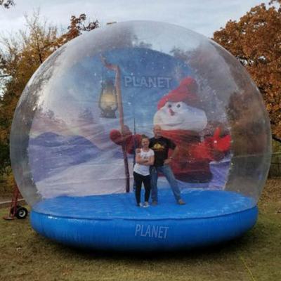 China PVC Inflatable Snow Globes Snow Globe Bounce House Photo Booth For Christmas Decoration for sale