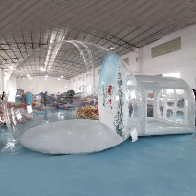 China Party Event Inflatable Christmas Snow Globe Bubble Tent House PVC Bounce House Photo Booth en venta