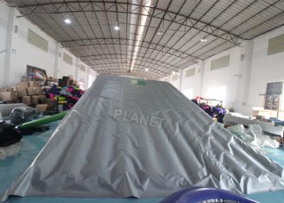 China Os jogos infláveis dos esportes EN71 saltam a bolsa a ar da aterrissagem do conluio com rampa à venda