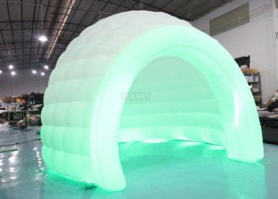 China Tienda inflable gigante de la bóveda del iglú de la luz colorida del LED con la entrada del túnel en venta