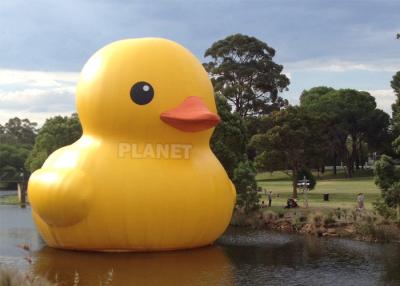Chine L'équipement de jeu de l'eau annonçant des enfants de balise de vie maintiennent à flot le canard jaune de promotion gonflable géante à vendre