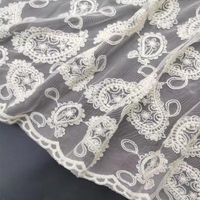 China Material coloreado blanco soluble en agua del cordón del algodón del poliéster de la tela del bordado en venta