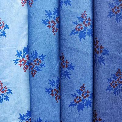 China Soft Woven Flowers Pattern Printed Jean Denim Fabric 54.5 Inch for sale