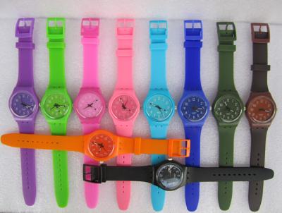 China Reloj del estilo de Swatch del silicón de la banda de la jalea de 10 colores del caramelo con el estuche de plástico, movimiento PC21S de Japón de la calidad en venta