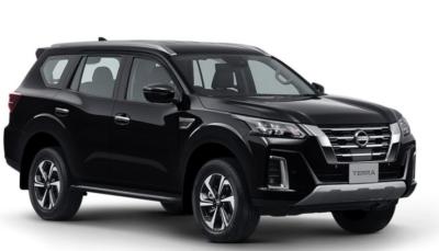 China Desfrute de condução Negro Nissan Carro a gasolina com transmissão manual / automática à venda
