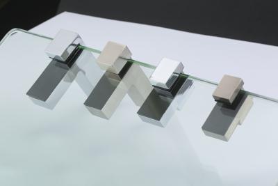 China Tenedores antis del estante del gabinete de la abrasión, clips antiusuras de la ayuda de estante del gabinete del metal en venta