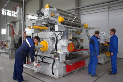 中国 Rubber Mixing Mill Machine With Nsk Roller Bearings Emergency Stop Safety Device 販売のため
