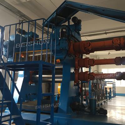 China Máquina de calandrado de láminas de goma de cuatro rollos de alta precisión para la cadena de producción de la banda transportadora en venta